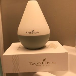 Young Living Starter Kit with Dewdrop Diffuser